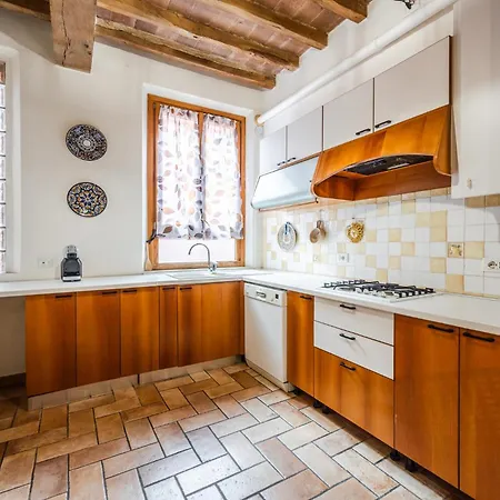 Binario 11 - Centro, Stazione, Netflix Modena