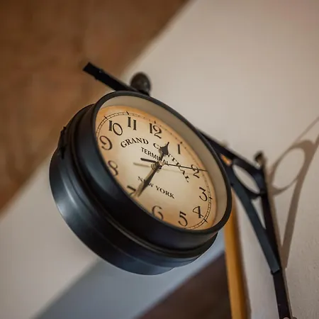 Binario 11 - Centro, Stazione, Netflix Modena