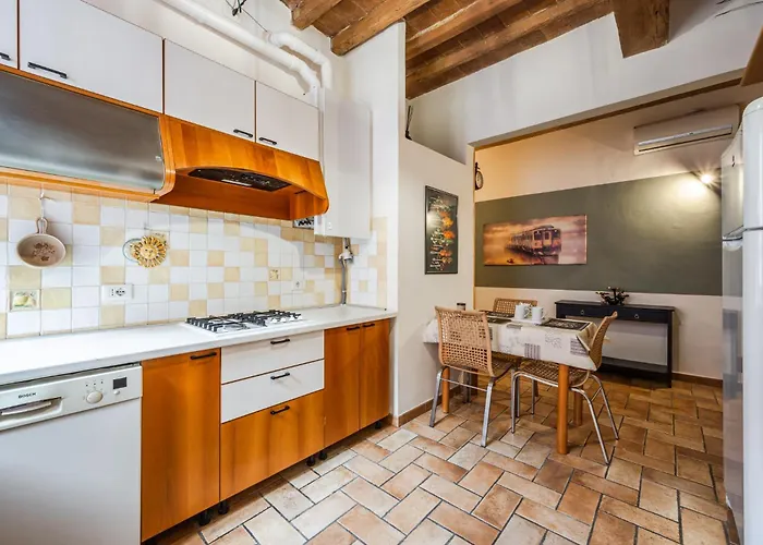 Binario 11 - Centro, Stazione, Netflix * Modena