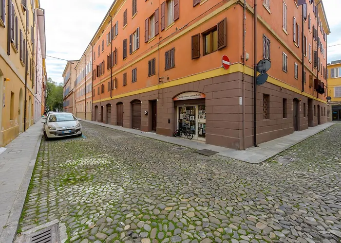 Binario 11 - Centro, Stazione, Netflix * Modena