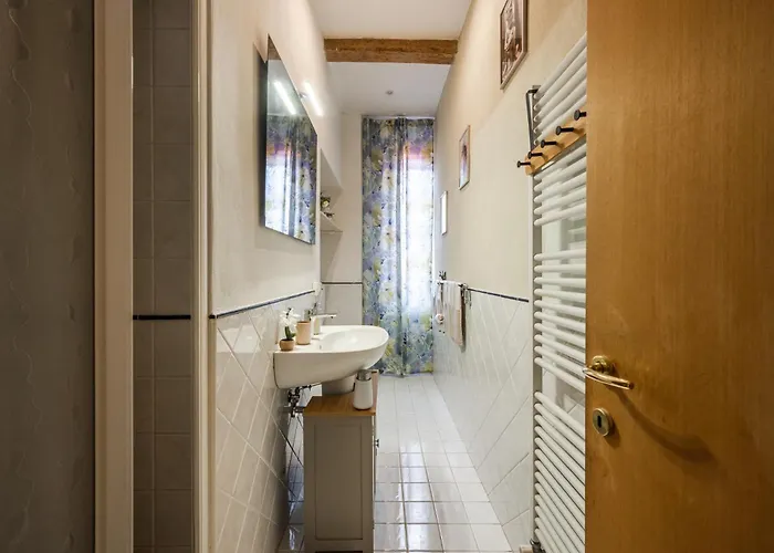 Binario 11 - Centro, Stazione, Netflix Apartment *